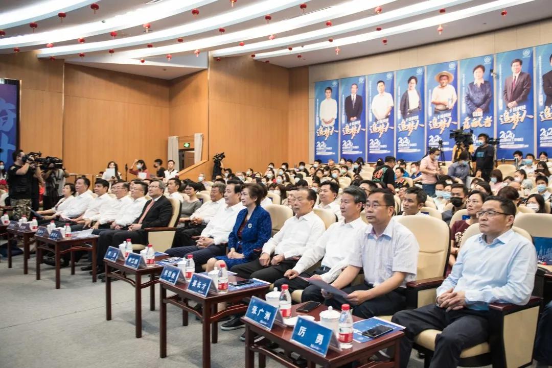 全国科技工作者日，恒达_恒达平台|恒达娱乐共创美好未来信息董事长范渊获“十佳科技追梦人”奖项